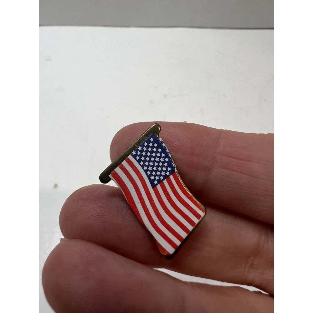 Vintage Statue of Liberty US U.S. Flag Lapel Pins USA America American Patriotic